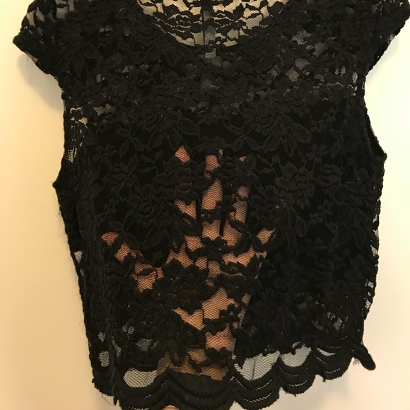 Stradivarius Lace Crop Top - Picture 3 of 4